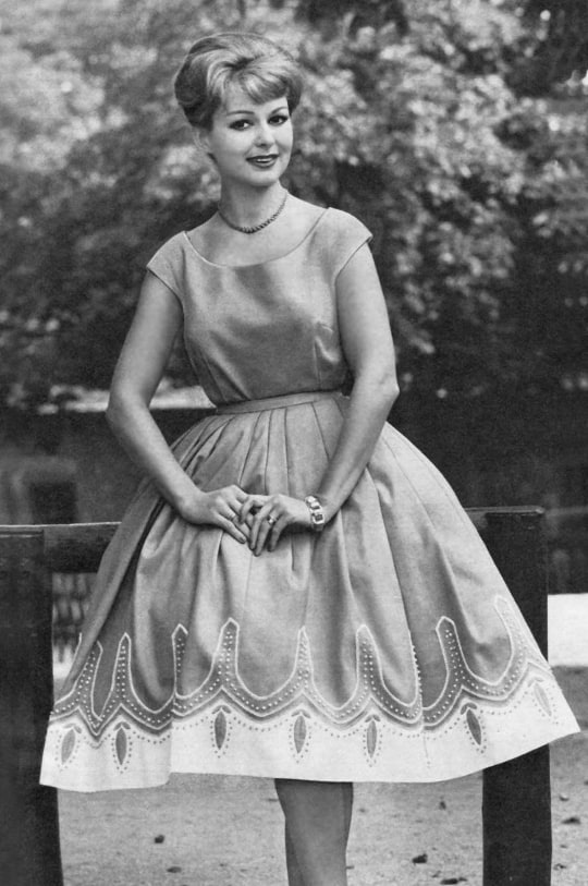 1950s Skirts Styles & History  Poodle Skirts, Circle Skirts, Pencil Skirts