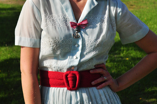 red waist belt worn with a vintage 1950s shirtwaist dress