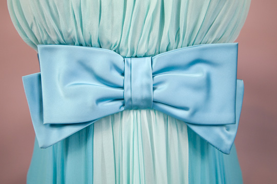 blue bow on 50s prom dress