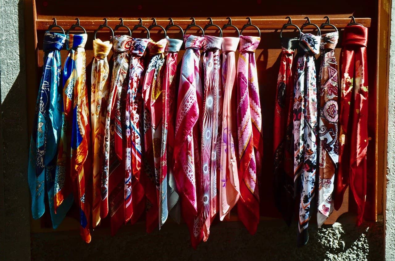 8 Ways to Wear a Silk Scarf 7