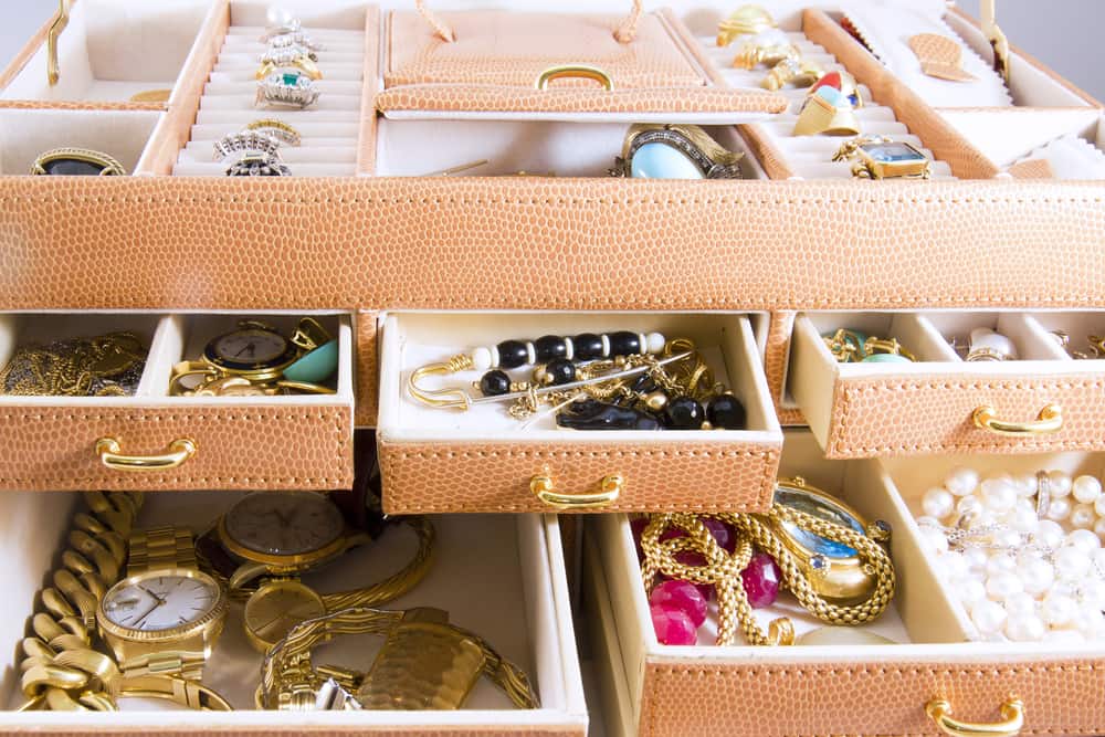 How to Organize Your Vintage Jewelry and Keep Your Favorites on Hand 9