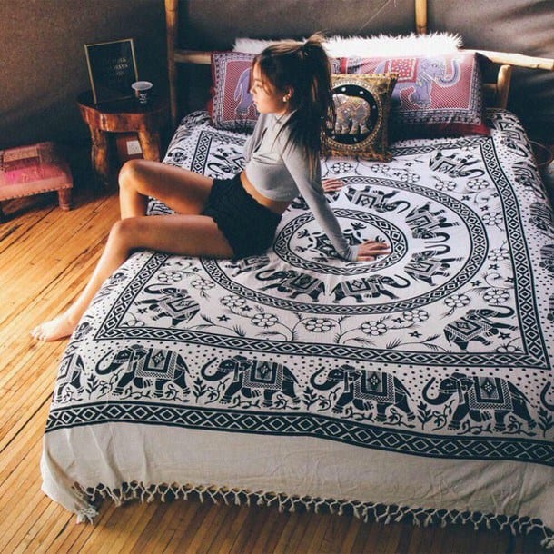 Give Your Bedroom A Boho Thrift Store Make-Over 17